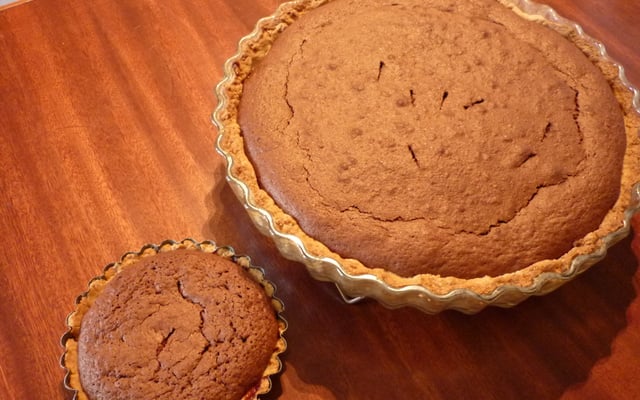 Tarte au chocolat et coulis de framboise