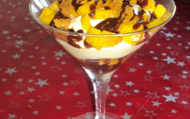 Verrine de mascarpone à la mangue,speculoos et chocolat