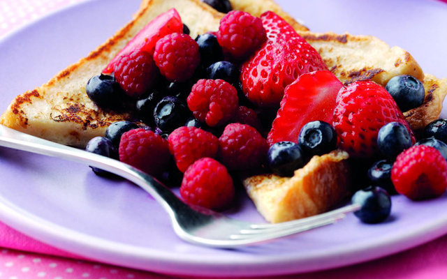 Tartines de pain perdu aux fruits rouges