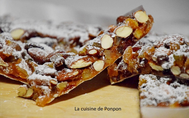 Panforte aux amandes, noisettes, raisins secs et agrumes confits