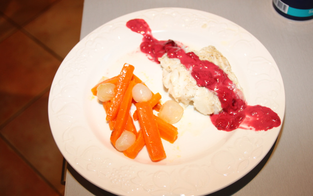 Cabillaud sauce cerise, carottes et oignons grelots caramélisés