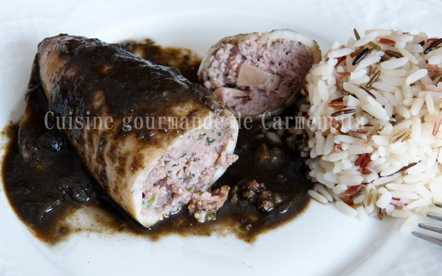 Encornet ou calamar farci sauce à l'encre