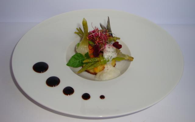 Sardine, Battu Picard, et petits légumes de saison, comme un pain perdu au basilic, chips et pousse de betteraves, émulsion d'une barigoule d'artichaud