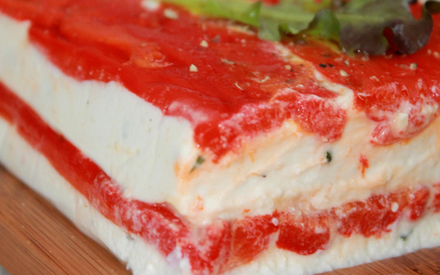 Terrine de poivron grillé, chèvre frais et basilic