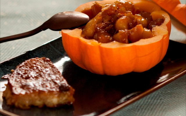 Brioche perdue et fruits d'automne, caramel beurre salé