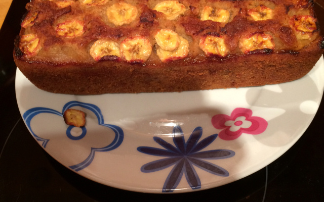 Cake à la banane et jus de citron