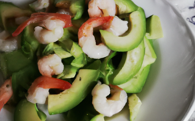 Salade crevettes, concombre et avocat