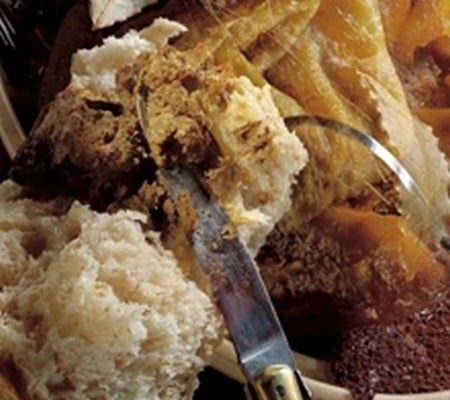 Terrine de foie de porc aux pruneaux et à la chicorée