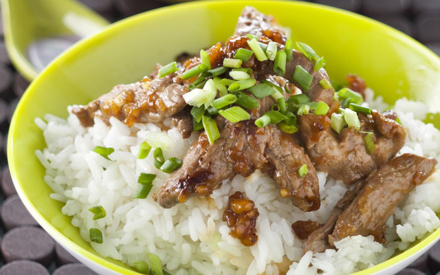 Émincés d'agneau laqués à la thaï