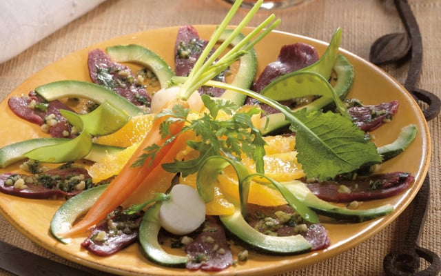 Carpaccio de magret de canard lafitte et sa salade fraîche