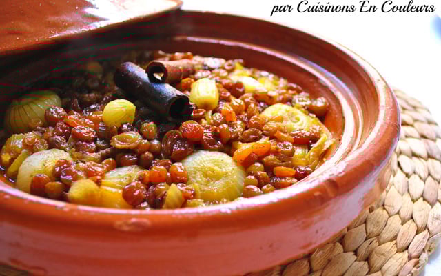 Tajine d'agneau aux raisins secs et oignons caramélisés