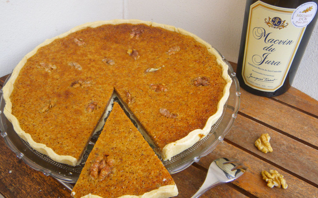 Tarte aux noix et Macvin du Jura