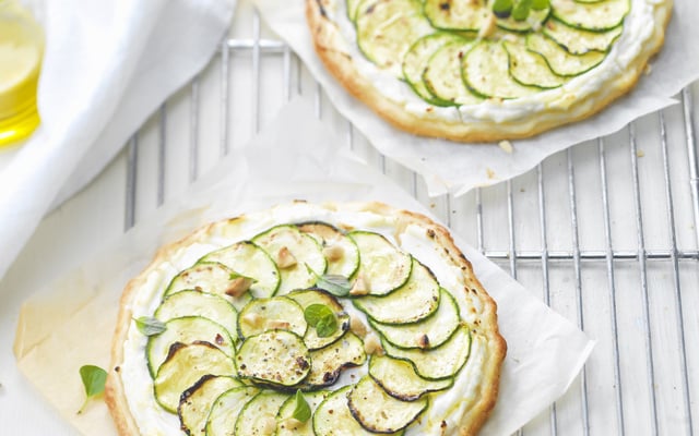 Tarte fine aux courgettes et au Chavroux®
