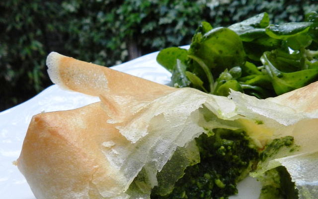 Feuilletés truite fumée et pesto d'épinards