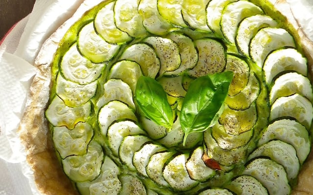 Tarte à la courgette et crème de courgettes au basilic