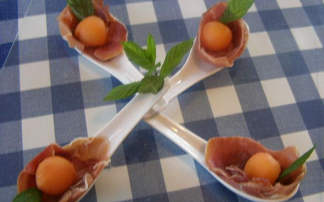 Bouchées de jambon au melon et porto blanc