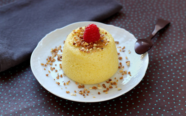 Petits gâteaux framboises, noix de coco et pralin