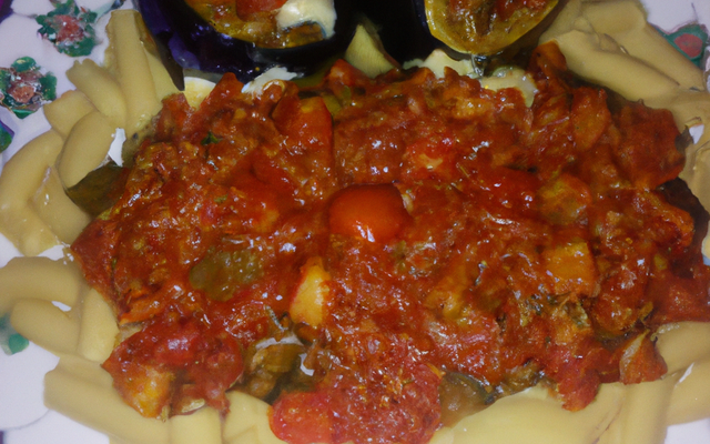 Pâtes complètes à la tomate et aux aubergines