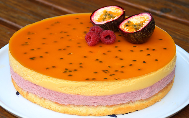 Bavarois coloré framboises et fruits de la passion