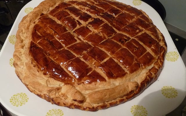 Galette des rois à la frangipane et fleur d'oranger