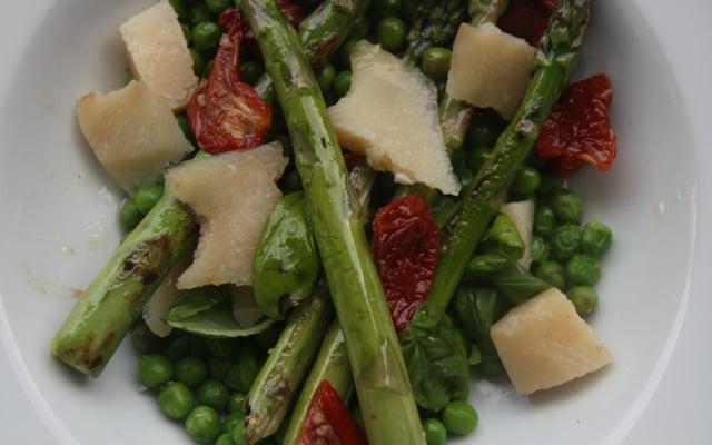 Salade de petit-pois et asperges