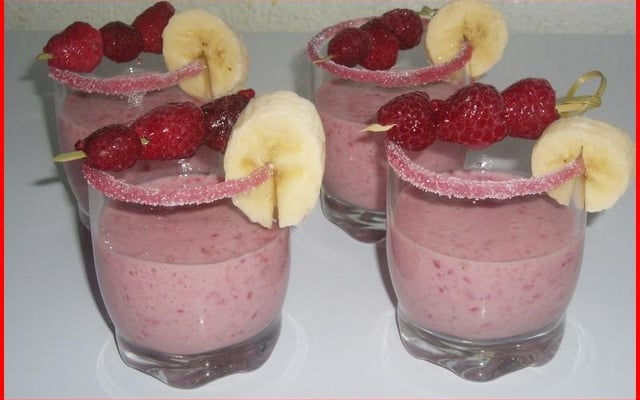 Smoothies aux framboises et à la banane