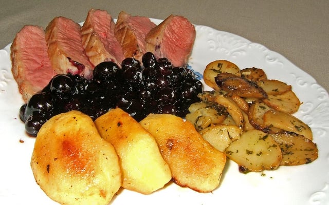 Magret de canard sauce aux myrtilles