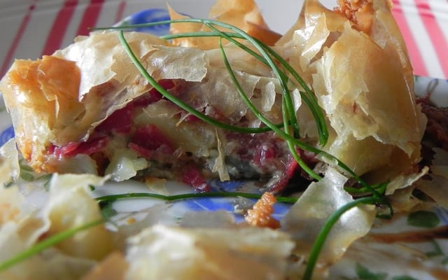 Poire au fromage bleu et au bacon en robe croustillante