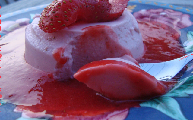 Panna cotta rose maison