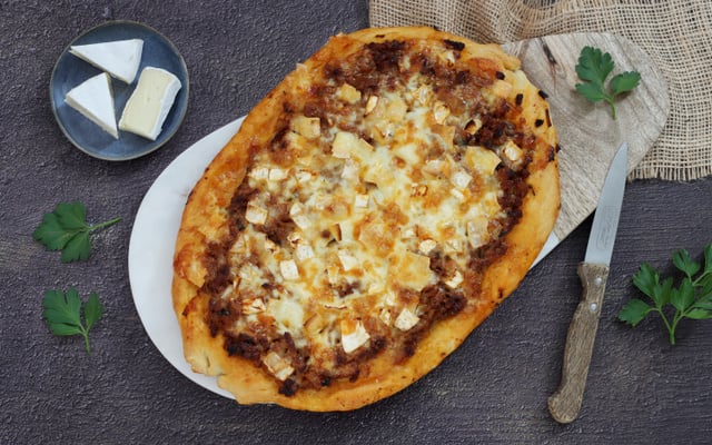 Pizza pide (pizza turque) au "Minibri"