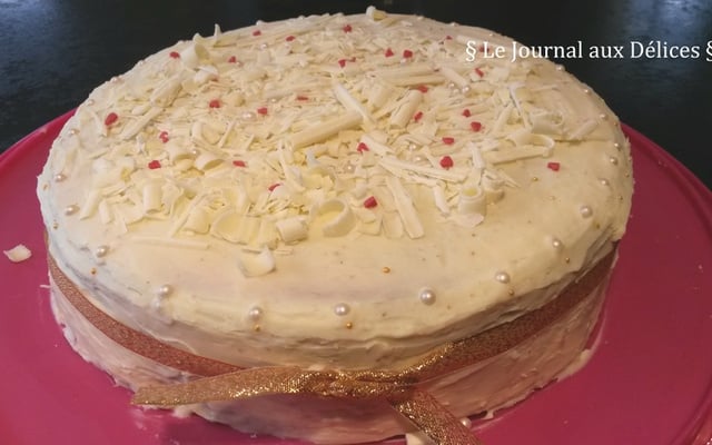 Gâteau rose et blanc