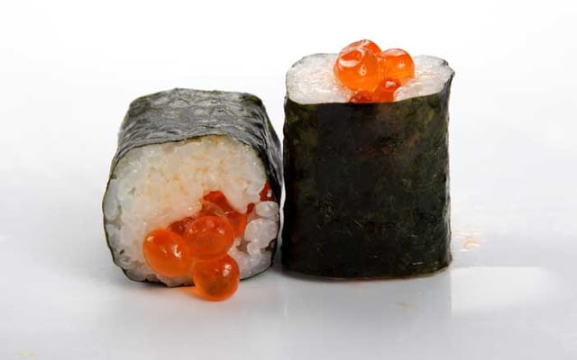 Makis aux œufs de saumon
