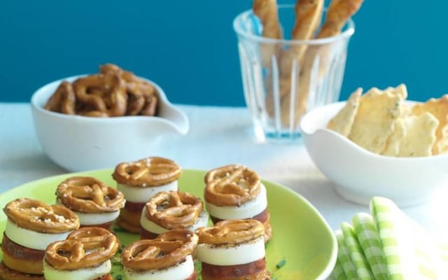 Sandwichs de bretzels au chorizo, melon et mozzarella