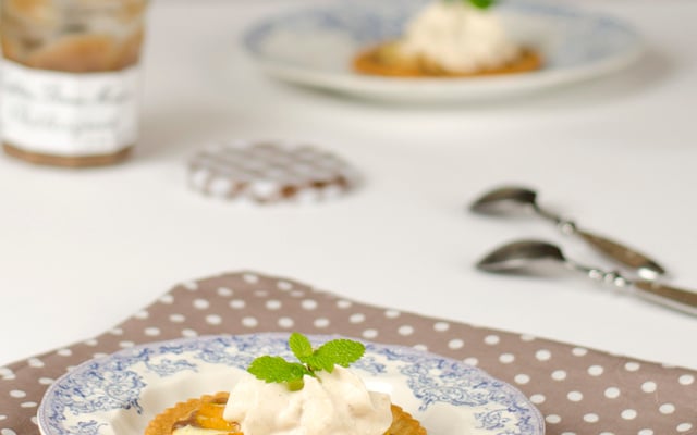 Tartelettes aux pommes sur leur lit de confiture de châtaignes Bonne Maman