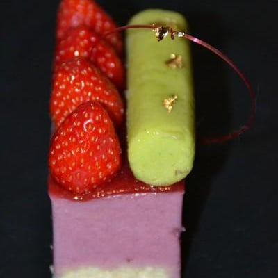 Entremet à la fraise Gariguette et crème vanille citron vert