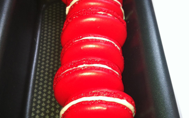 Macarons rouge ganache chantilly chocolat blanc