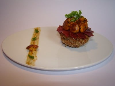 Poêlée de girolles et cerfeuil façon clafoutis, avec son magret de canard à l'orange