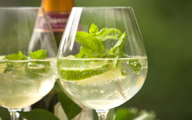 Soupe de champagne Grand Marnier au citron vert”