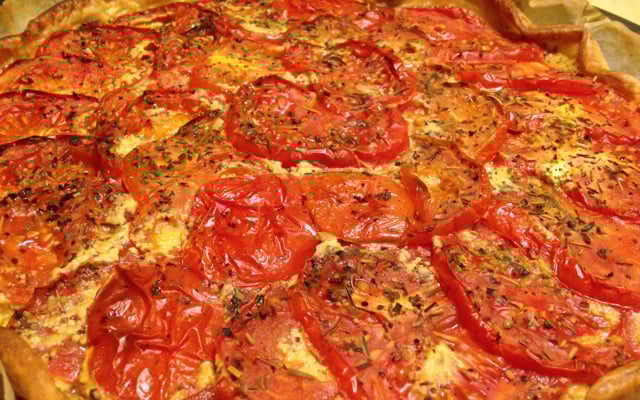 Tarte à la moutarde et tomates