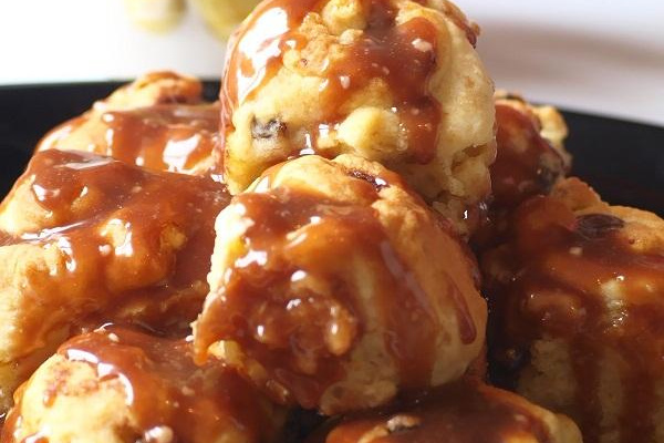 Scones tendres briochés au chocolat au lait et sa sauce glacée