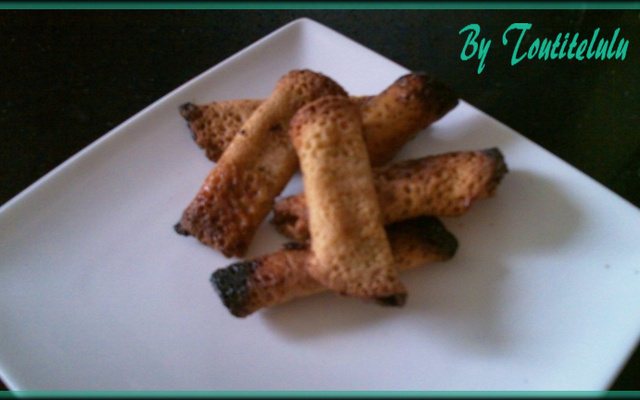 Tites cigarettes de crêpe dentelle à la fleur d'oranger sans gluten ni caséine