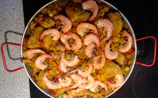 Paëlla aux gambas et aux calamars