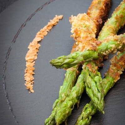 Asperges vertes, chapelure de Gavottes