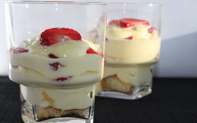 Tiramisu aux fraises et à la rose