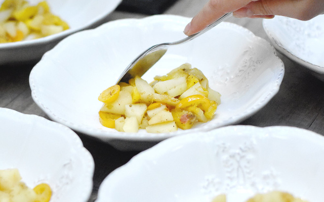 Poêlée de fruits aux épices, petites tuiles craquantes
