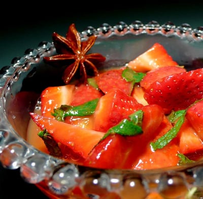 Soupe de fraises au miel exotique