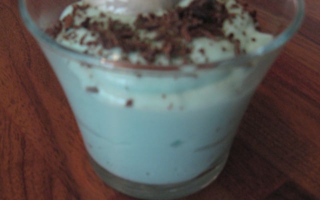 Mousse bleue aux bonbons schtroumpf