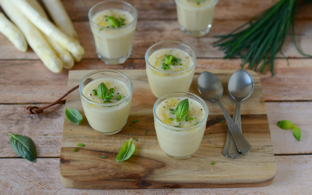 Soupe froide aux asperges des Sables des Landes IGP et au basilic