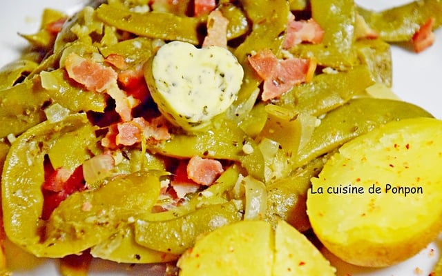 Haricots verts mijotés aux oignons et lardons