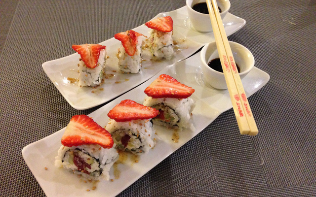 Sushi maguro ichigo roll ( Sushi rouleau thon fraise )